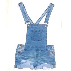 Distressed overall shorts🦋